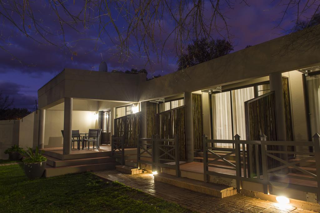 The Suburban Guest House Блумфонтейн Экстерьер фото