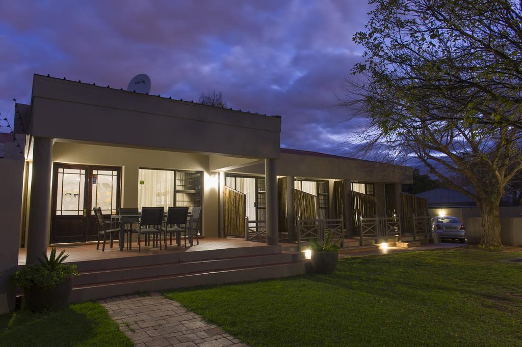 The Suburban Guest House Блумфонтейн Экстерьер фото