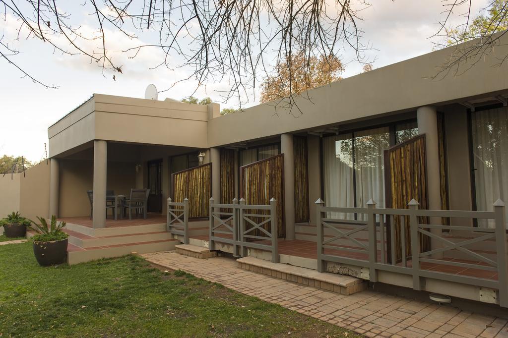 The Suburban Guest House Блумфонтейн Экстерьер фото
